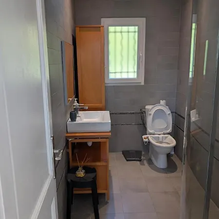 Villa Proche Centre , Avec Piscine