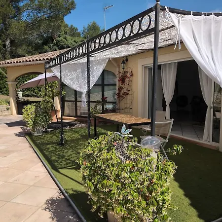 Villa Proche Centre , Avec Piscine *