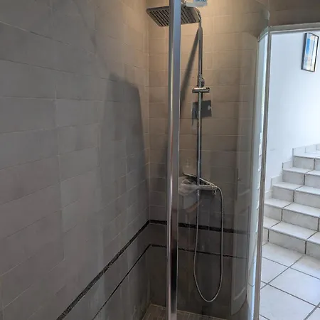 Villa Proche Centre , Avec Piscine