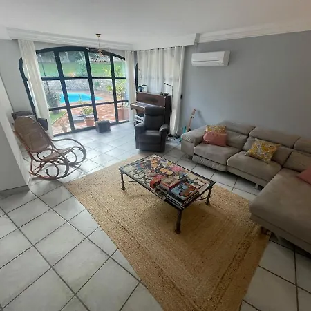 Villa Proche Centre , Avec Piscine